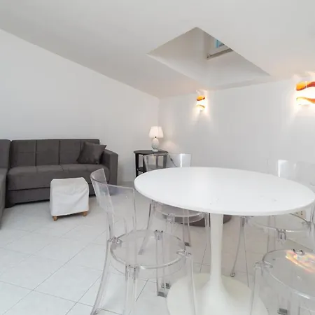 Apartamento La Mansarda Di Via Montegrappa By Rentbeat Civitavecchia